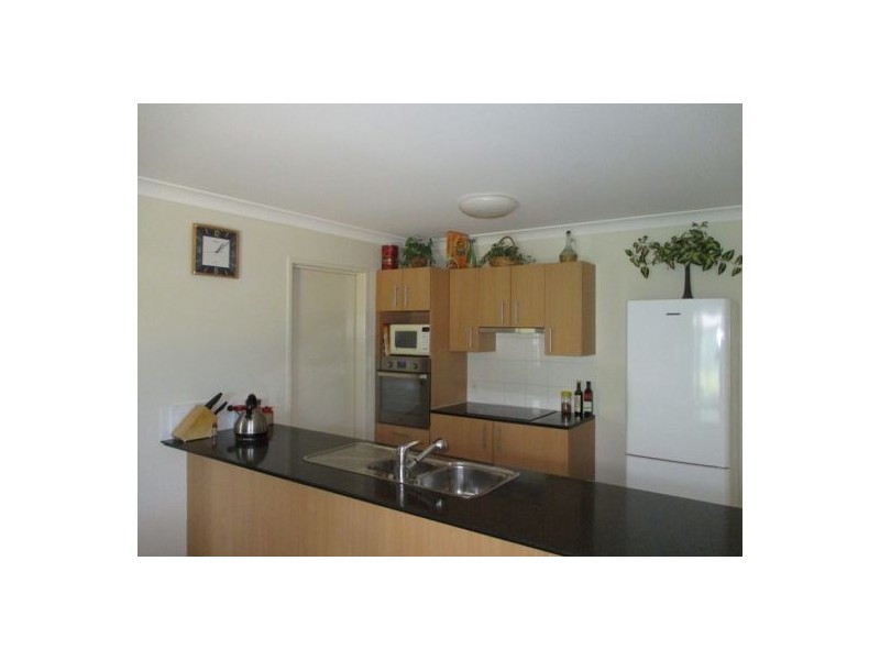 5a Vista Close, Southside QLD 4570