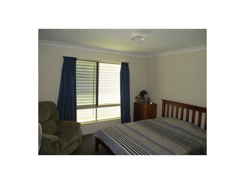 5a Vista Close, Southside QLD 4570