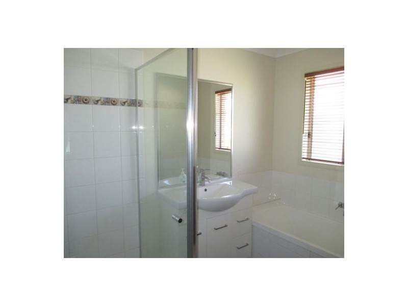 5a Vista Close, Southside QLD 4570