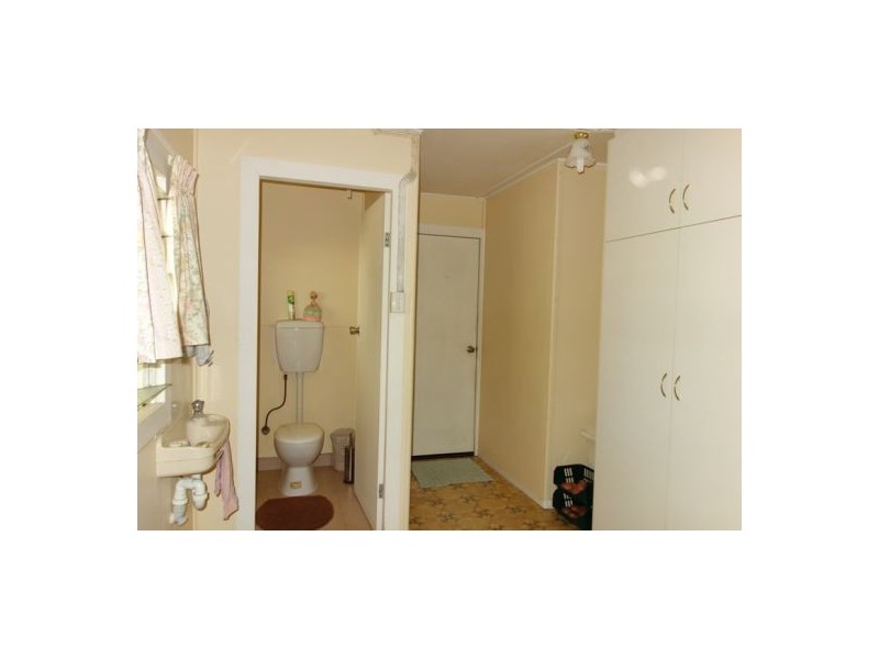 22 Booker Street, Woolooga QLD 4570