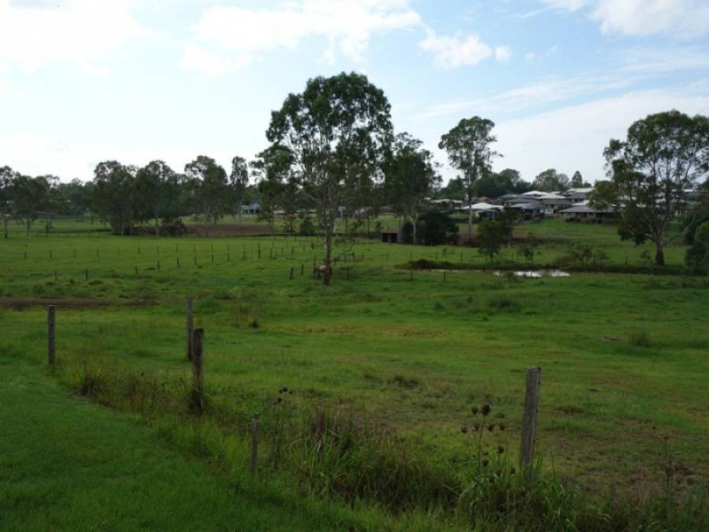 7 Eagle Hawk Drive, Southside QLD 4570