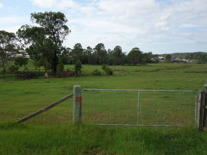 7 Eagle Hawk Drive, Southside QLD 4570