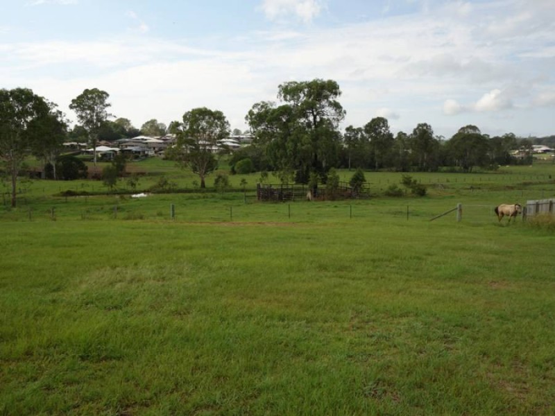 7 Eagle Hawk Drive, Southside QLD 4570