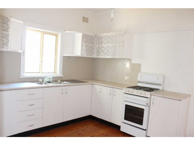 8 WANDA STREET, Merrylands NSW 2160