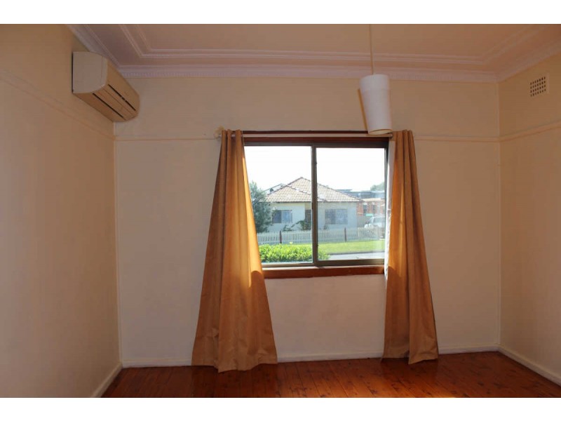 8 WANDA STREET, Merrylands NSW 2160