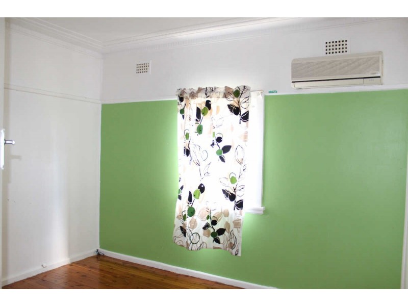 8 WANDA STREET, Merrylands NSW 2160