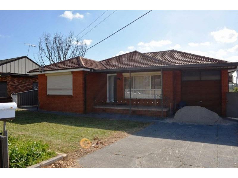 121 CHIFLEY STREET, Smithfield NSW 2164