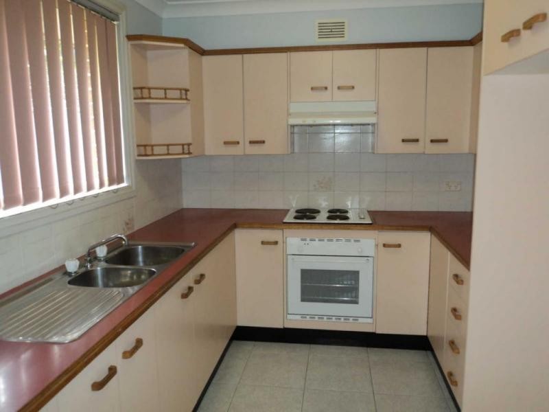 12 DYSON PLACE, Fairfield West NSW 2165