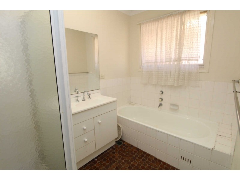 32 Bolaro Avemue, Greystanes NSW 2145