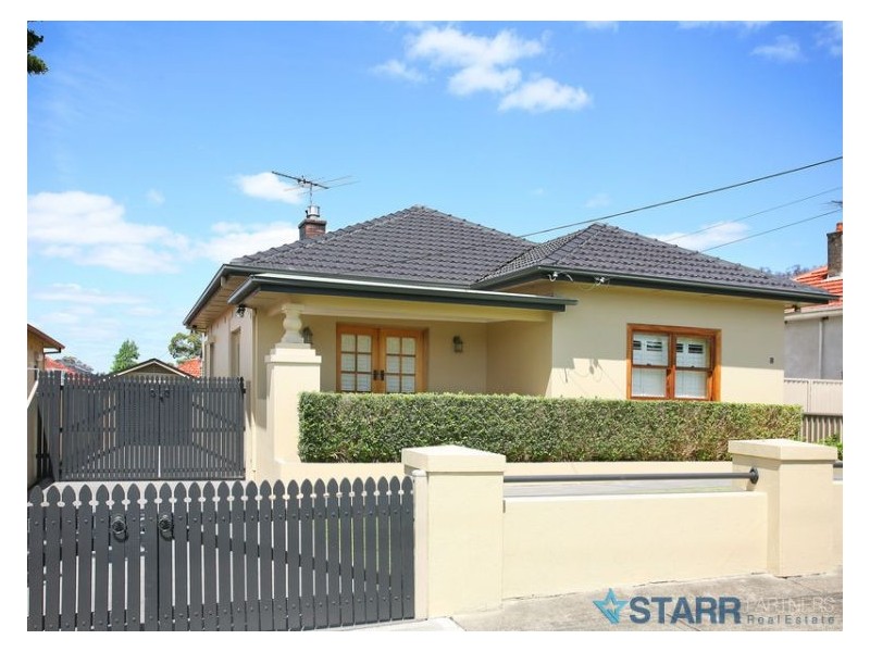 8 Locksley Avenue, Merrylands NSW 2160