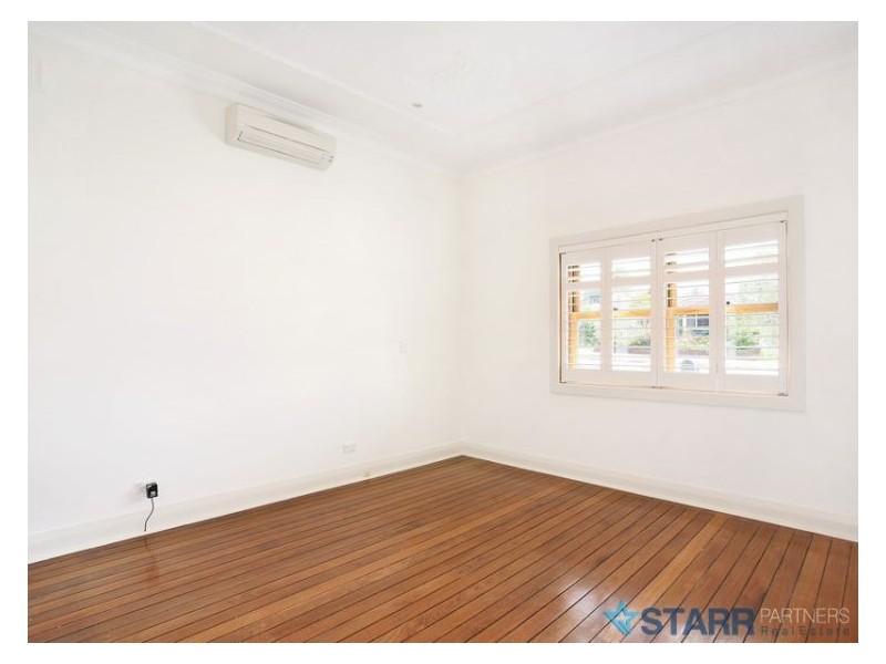 8 Locksley Avenue, Merrylands NSW 2160