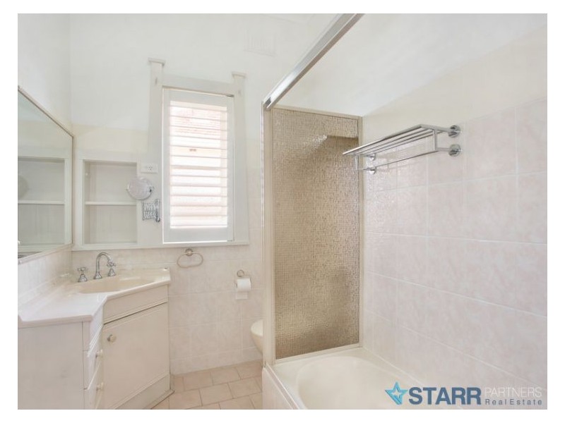 8 Locksley Avenue, Merrylands NSW 2160