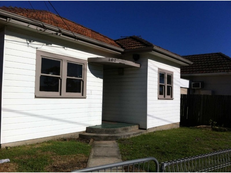102 MILITARY ROAD, Guildford NSW 2161