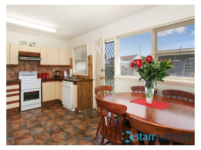 4 Vivienne Street, Woodpark NSW 2164