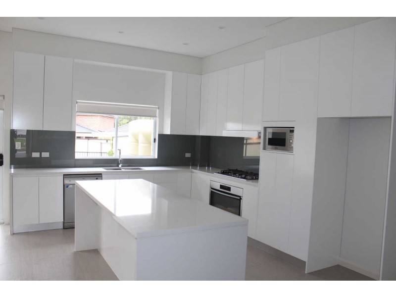 8 VALDA STREET, Merrylands NSW 2160