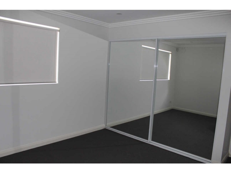 8 VALDA STREET, Merrylands NSW 2160