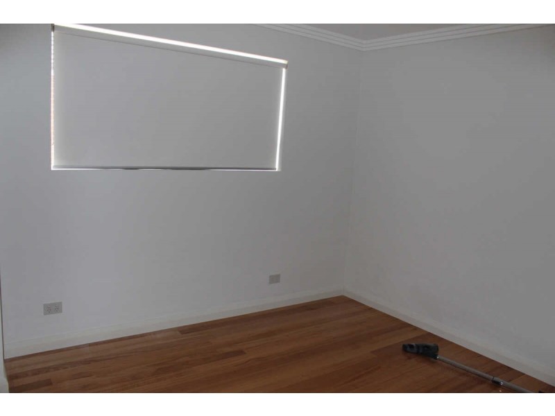 8 VALDA STREET, Merrylands NSW 2160