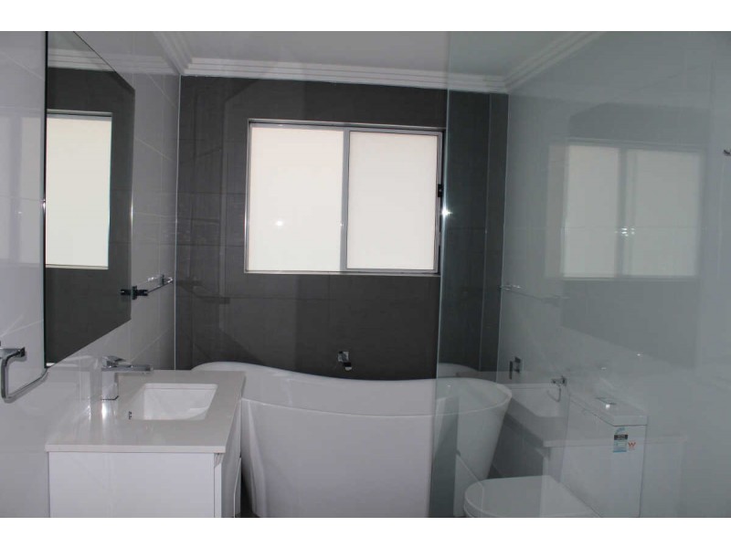 8 VALDA STREET, Merrylands NSW 2160