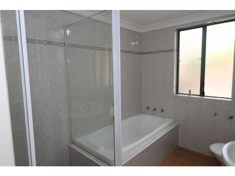 2/20 CHETWYND ROAD, Merrylands NSW 2160