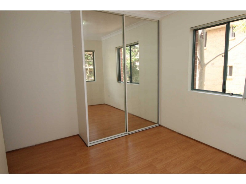 2/20 CHETWYND ROAD, Merrylands NSW 2160