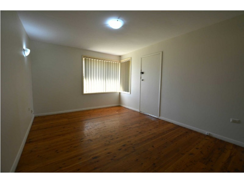 4 HAMERSLEY STREET, Fairfield West NSW 2165