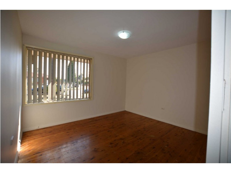 4 HAMERSLEY STREET, Fairfield West NSW 2165