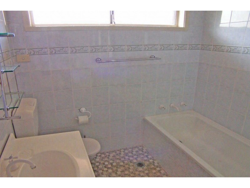 8 ADRIAN PLACE, Greystanes NSW 2145