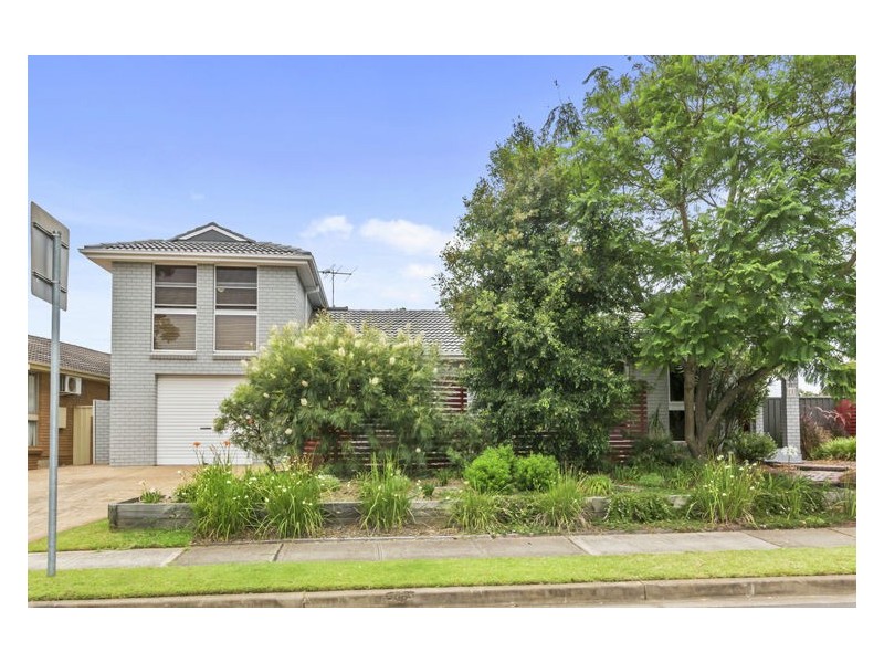 11 Etna Place, Bossley Park NSW 2176