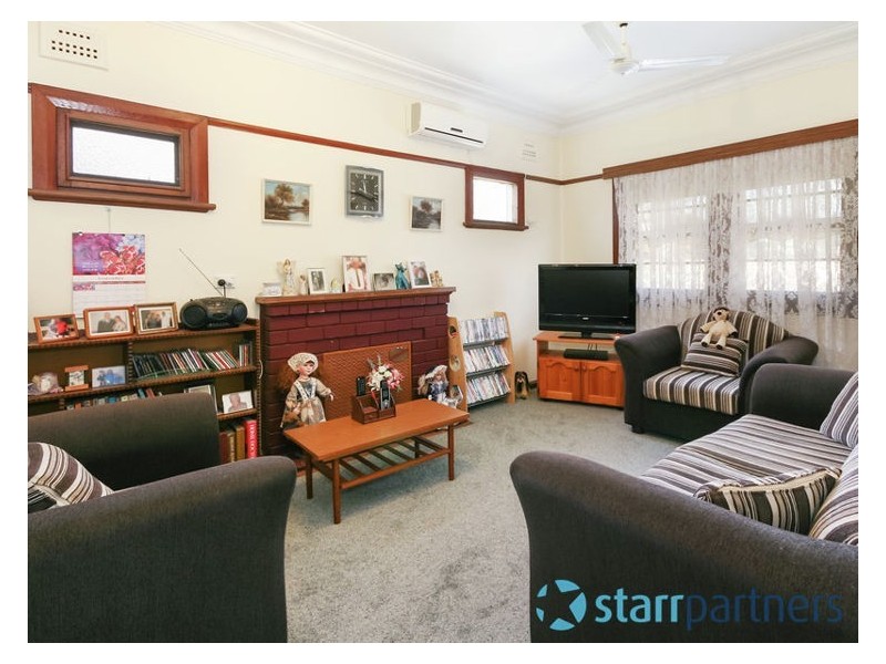 8 Hollywood Street, South Wentworthville NSW 2145