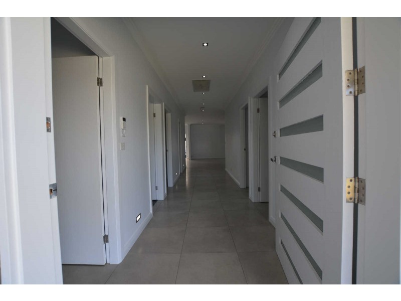 8 SANDRA STREET, Woodpark NSW 2164