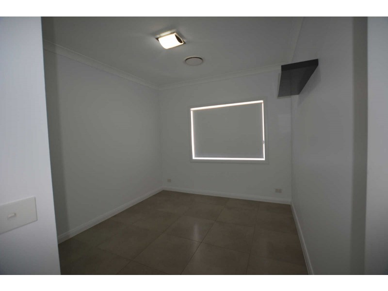 8 SANDRA STREET, Woodpark NSW 2164