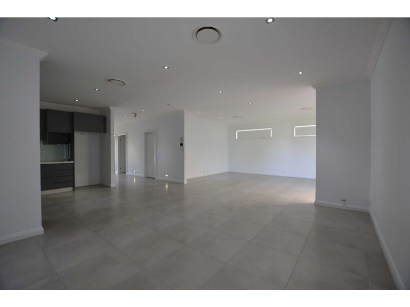 8 SANDRA STREET, Woodpark NSW 2164