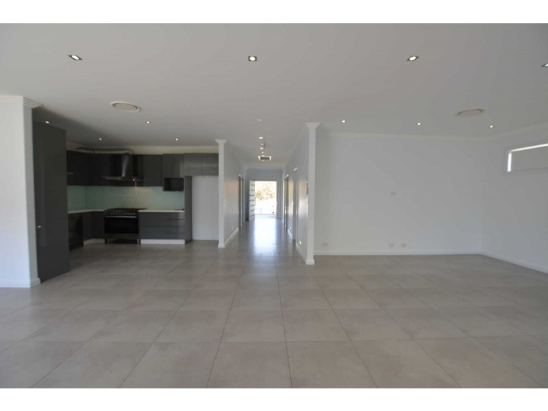 8 SANDRA STREET, Woodpark NSW 2164