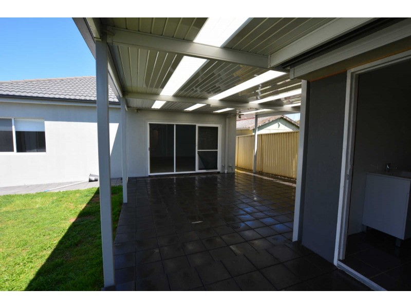 8 SANDRA STREET, Woodpark NSW 2164