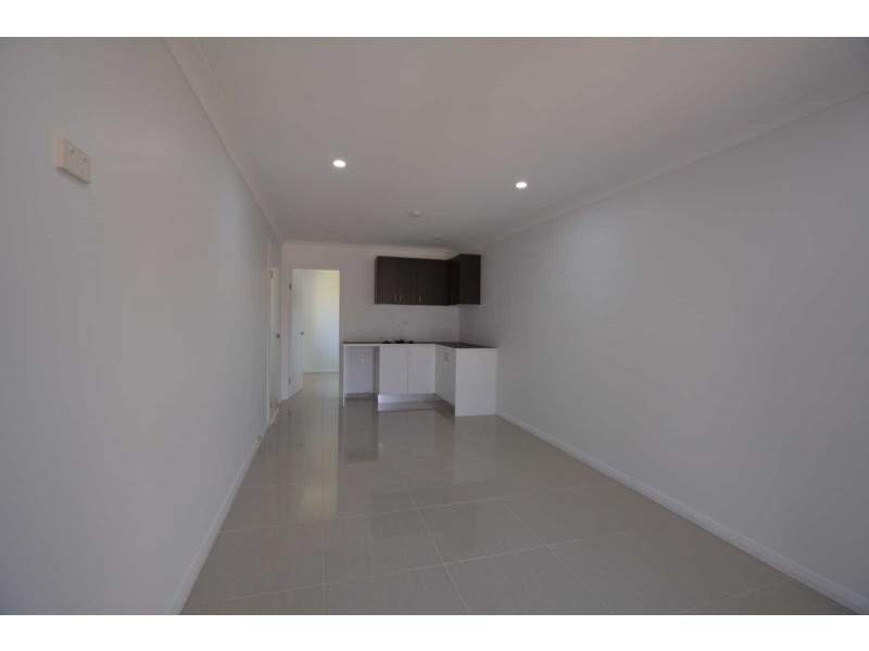 8 SANDRA STREET, Woodpark NSW 2164