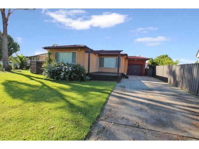 44 ST CLAIR AVENUE, St Clair NSW 2759
