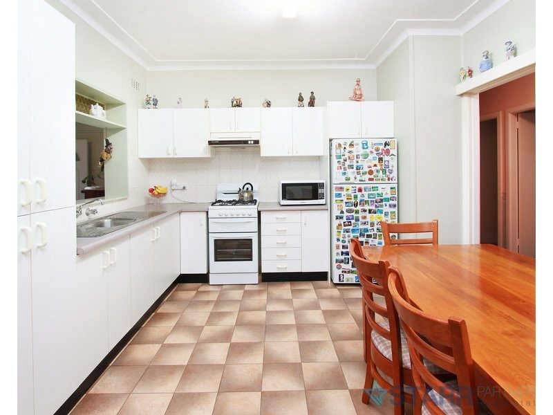 8 Bowden St, Merrylands NSW 2160