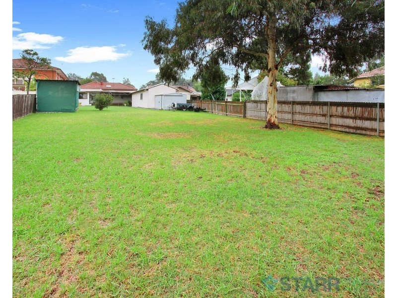 8 Bowden St, Merrylands NSW 2160