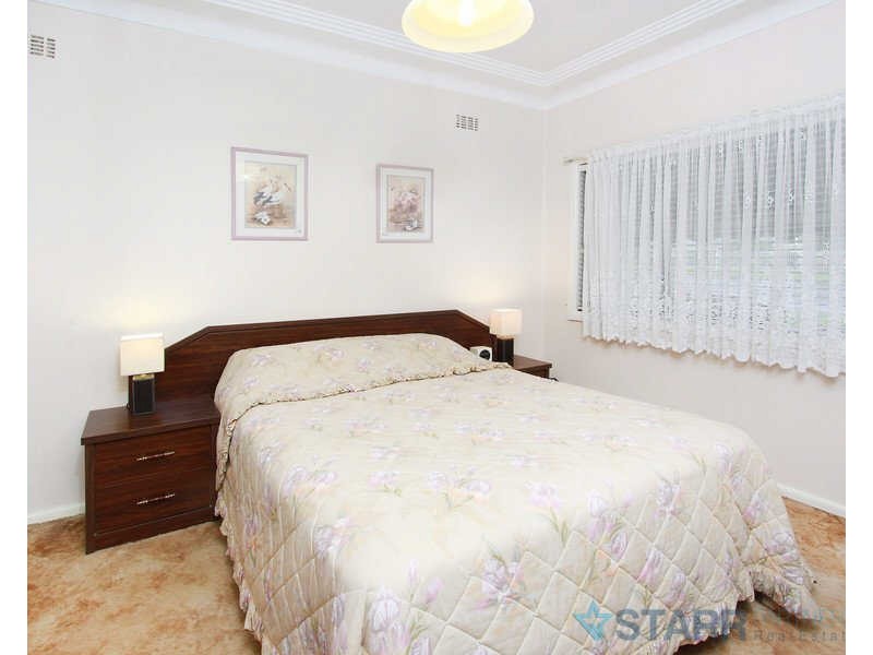 8 Bowden St, Merrylands NSW 2160