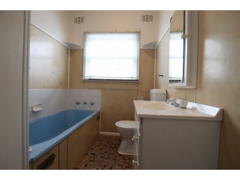 2 BERTHA STREET, Merrylands NSW 2160