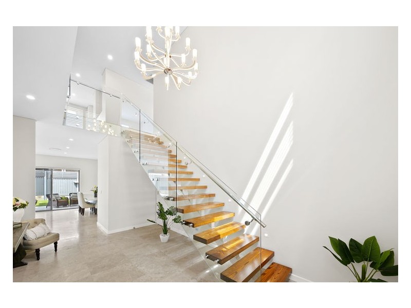 8 Brett Avenue, Constitution Hill NSW 2145