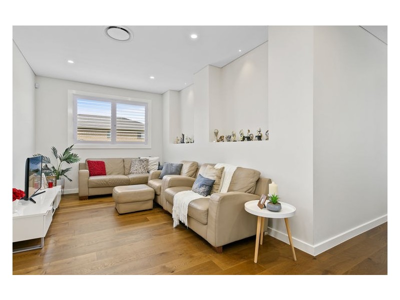 8 Brett Avenue, Constitution Hill NSW 2145