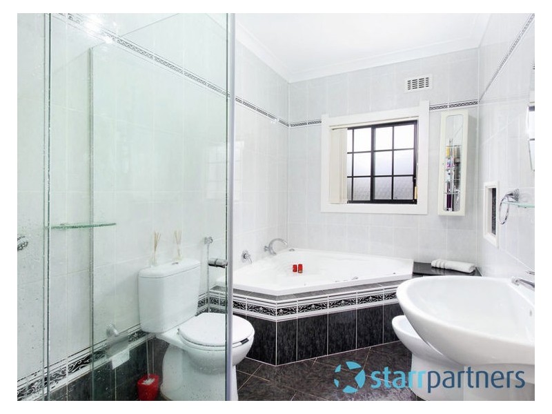 18 Rhodes Avenue, Guildford NSW 2161