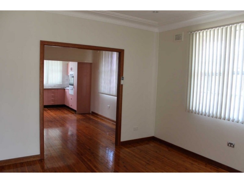 16 WARREN ROAD, Woodpark NSW 2164