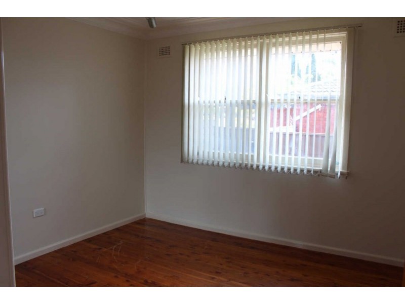 16 WARREN ROAD, Woodpark NSW 2164