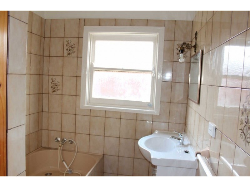 16 WARREN ROAD, Woodpark NSW 2164