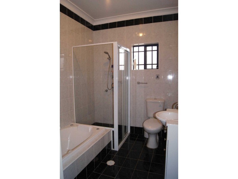 5 HENDERSON STREET, Merrylands NSW 2160