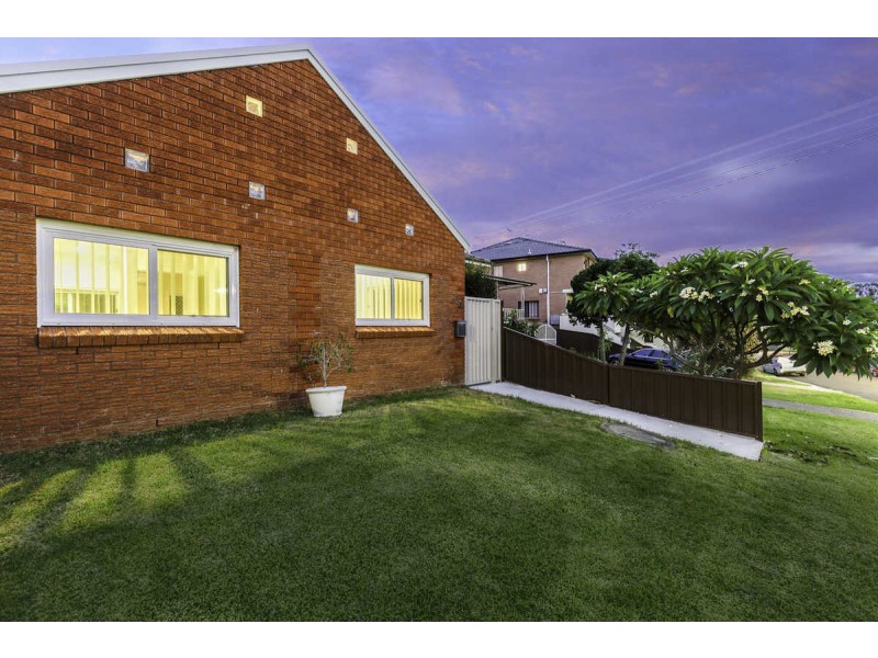 6A DELL PLACE, Georges Hall NSW 2198