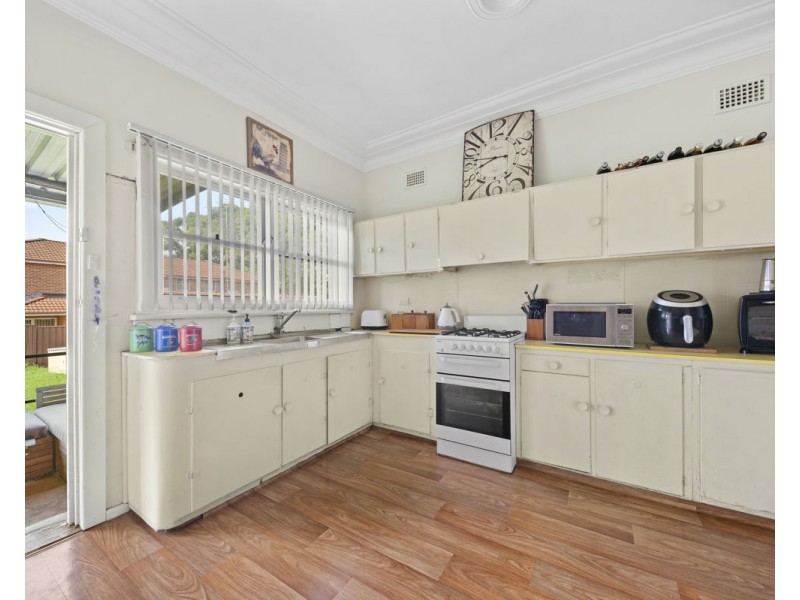 26 The Esplanade, Guildford NSW 2161
