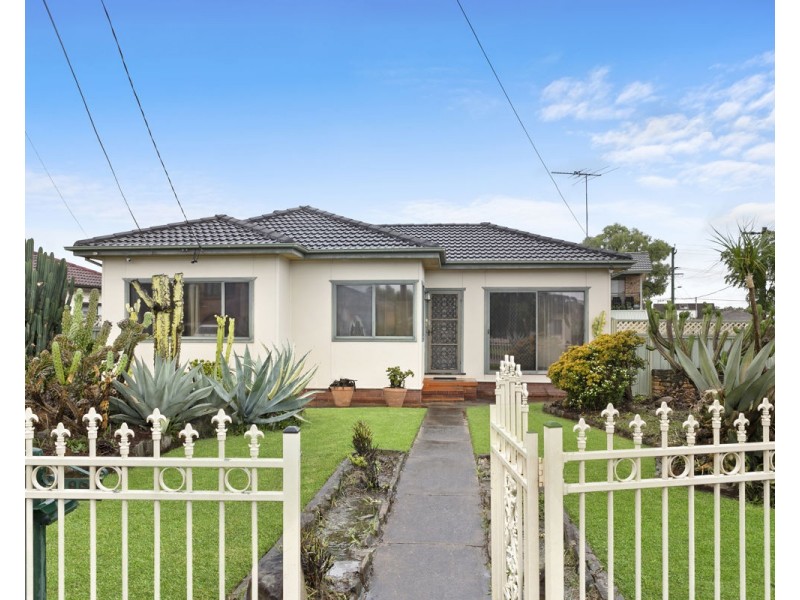 18 Paterson Crescent, Fairfield NSW 2165